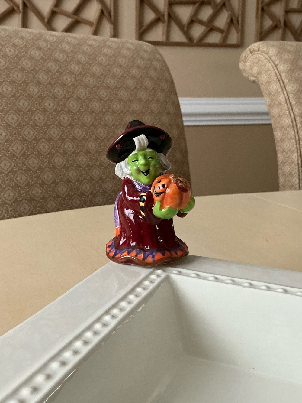 Halloween Witch & Jack-o-Lantern Platter Decoration 🎃